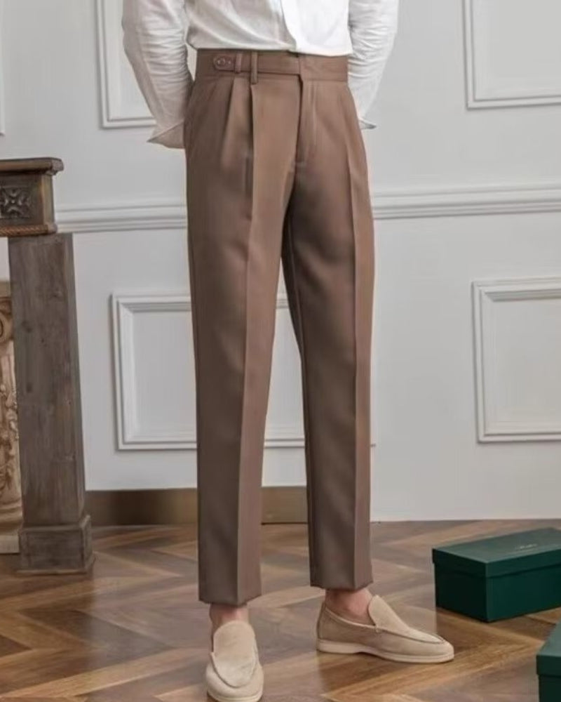 Pantalon mit hoher Taille in Paris